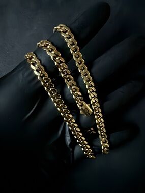 monaco Polished Gold Cuban Link Chain Necklace
